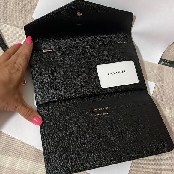 Coach long Travel Envelope Wallet - Picture 4 of 8